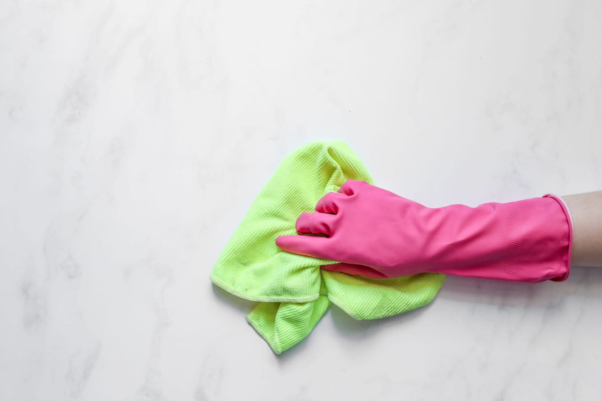 Cleaning a bathroom surface with a cloth