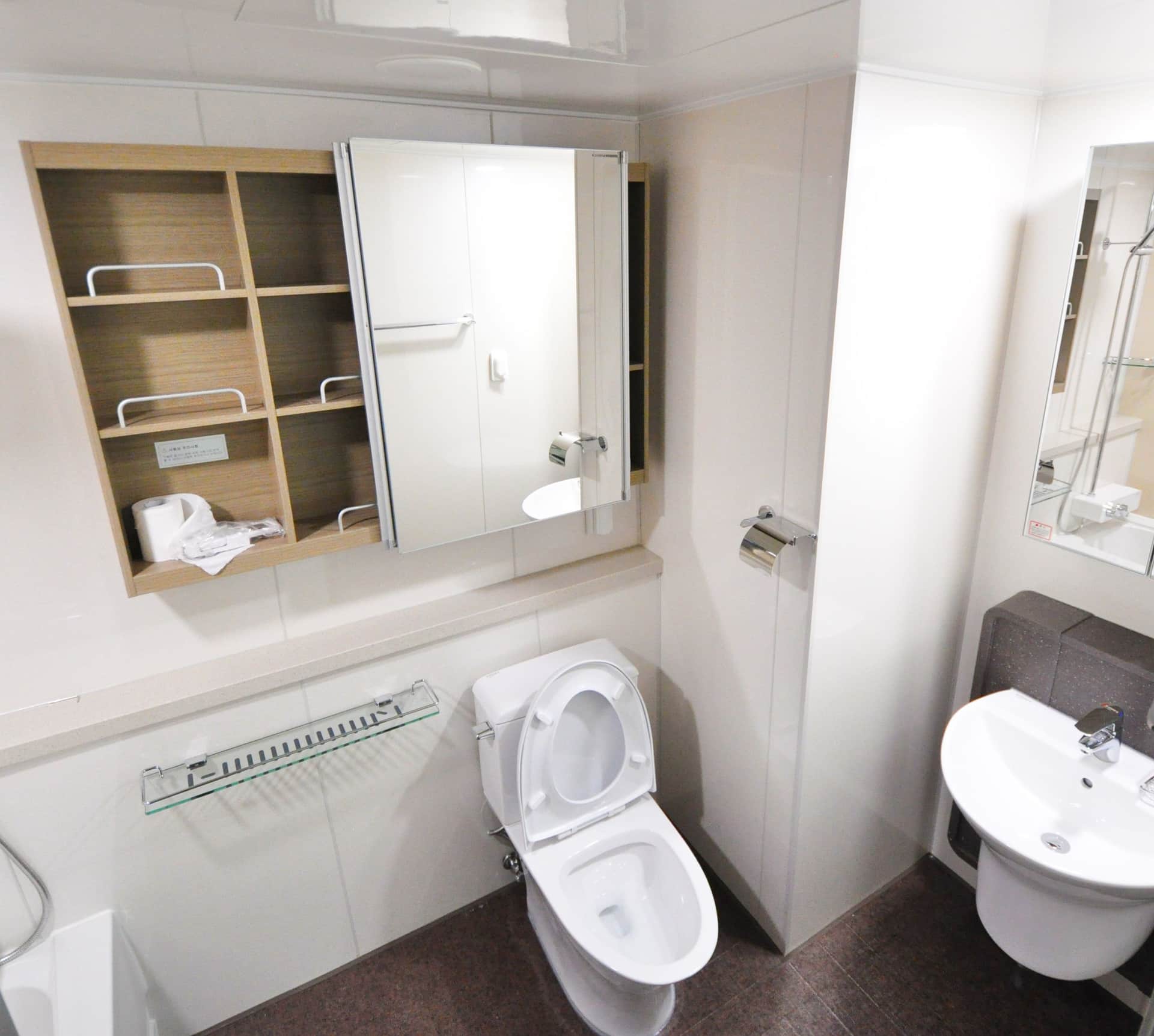 A white toilet seat lid lowering