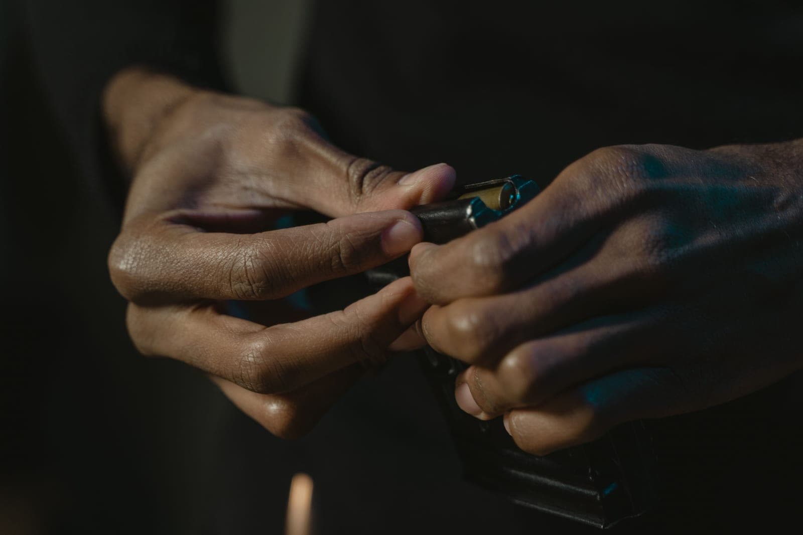 Hands holding a water filter cartridge