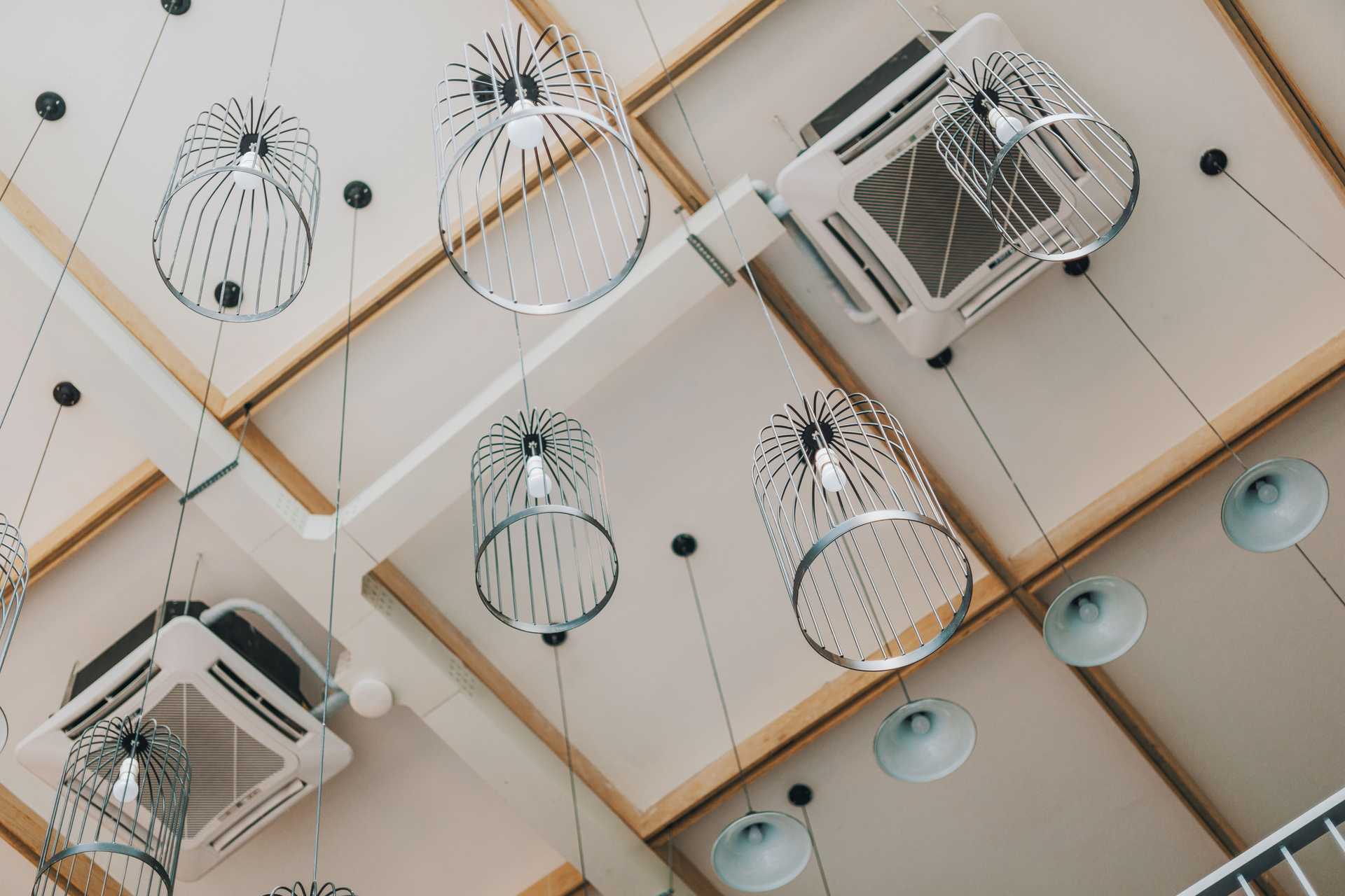 A ceiling vent in a bathroom
