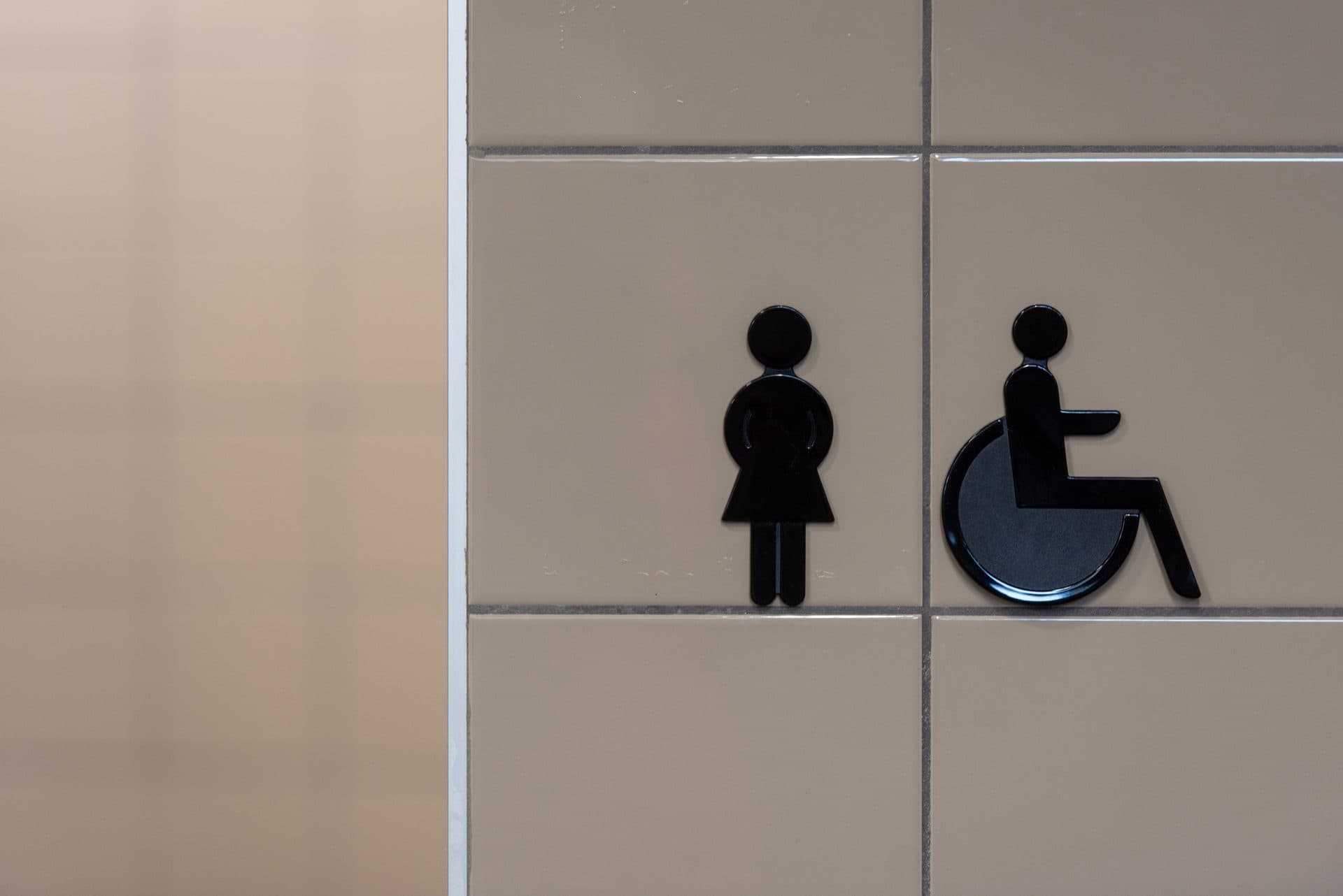 An accessible bathroom with a toilet