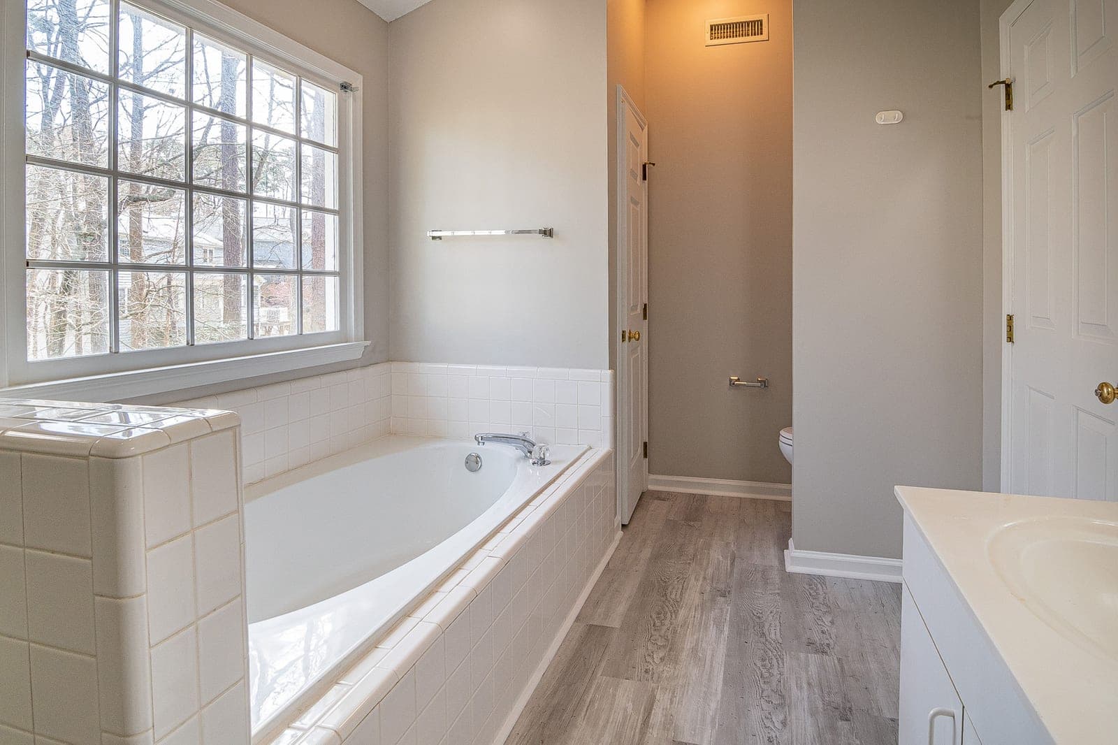 A calm, bright bathroom interior
